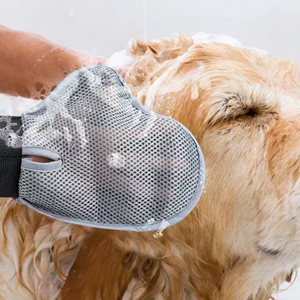 Guante manopla con cerdas metálicas